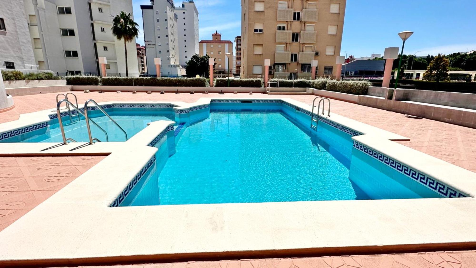 Apartament Reyna Playa De Gandia - Alquiler Solo A Familias Zewnętrze zdjęcie